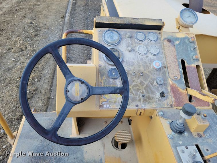 image for item EA2548 1992 Caterpillar RR-250 soil stabilizer