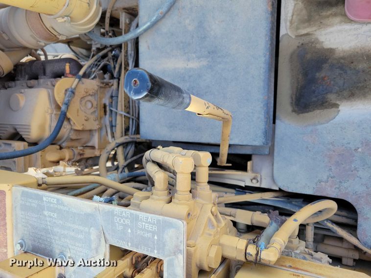 image for item EA2548 1992 Caterpillar RR-250 soil stabilizer