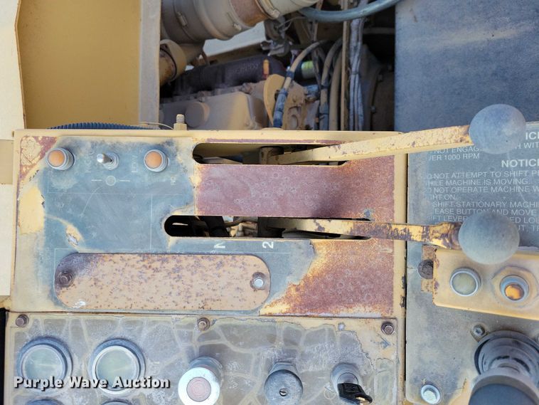 image for item EA2548 1992 Caterpillar RR-250 soil stabilizer