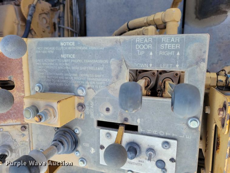 image for item EA2548 1992 Caterpillar RR-250 soil stabilizer