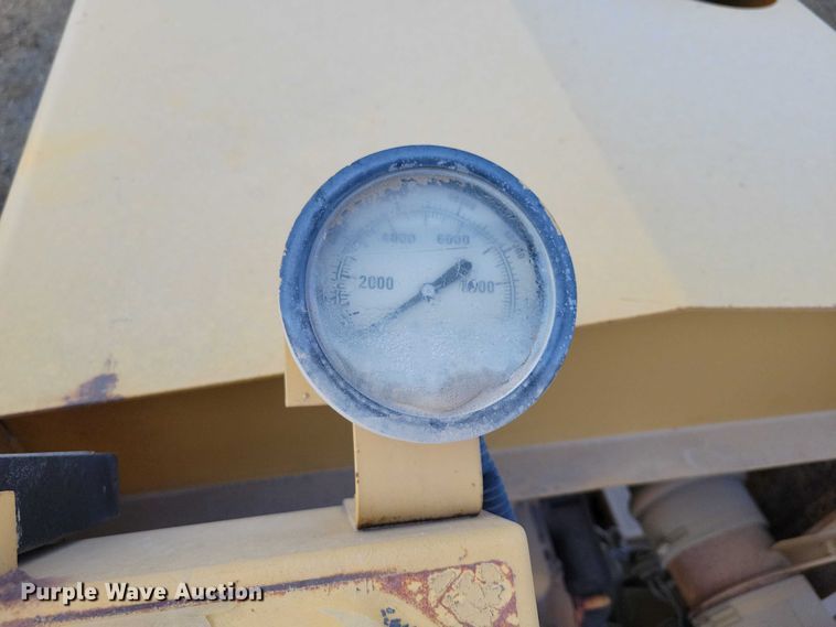 image for item EA2548 1992 Caterpillar RR-250 soil stabilizer