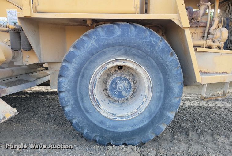 image for item EA2548 1992 Caterpillar RR-250 soil stabilizer