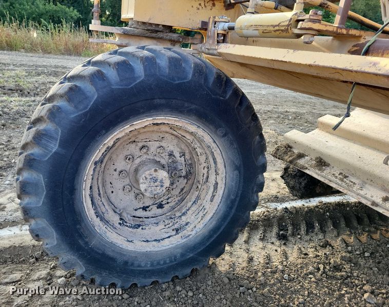 image for item EA2548 1992 Caterpillar RR-250 soil stabilizer