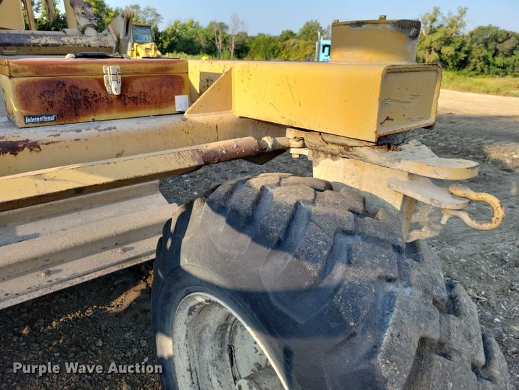 image for item EA2548 1992 Caterpillar RR-250 soil stabilizer