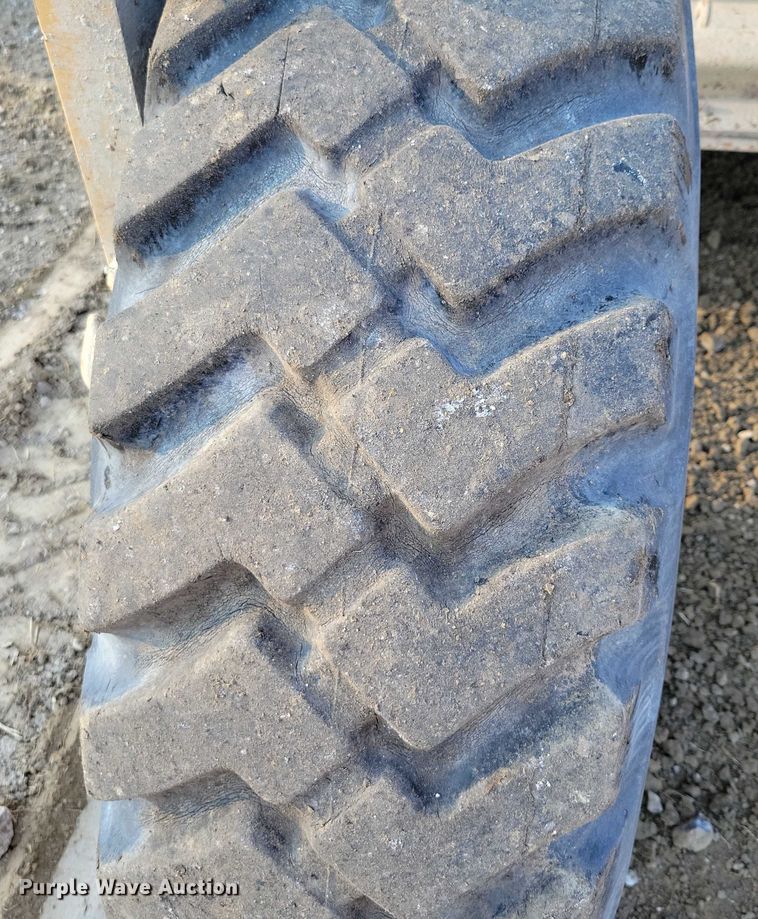 image for item EA2548 1992 Caterpillar RR-250 soil stabilizer