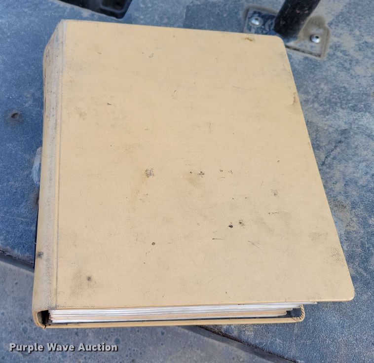 image for item EA2548 1992 Caterpillar RR-250 soil stabilizer