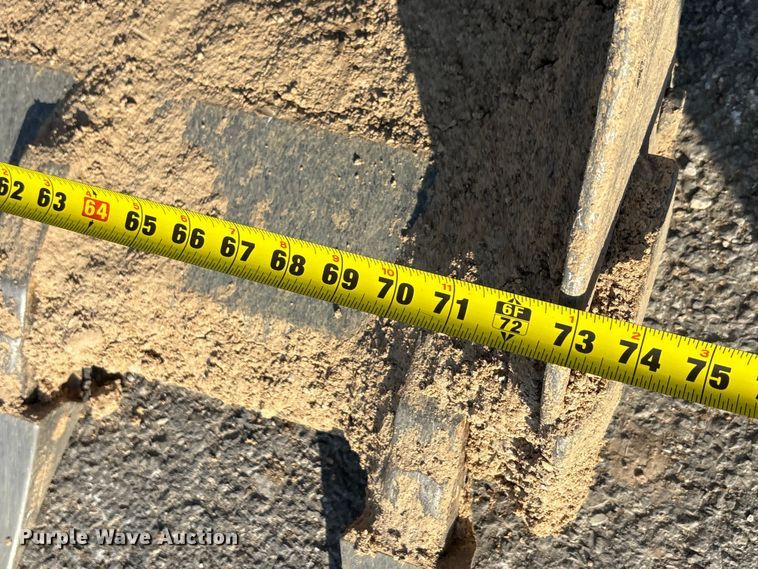 image for item EA7471 2012 Bobcat S630 skid steer loader