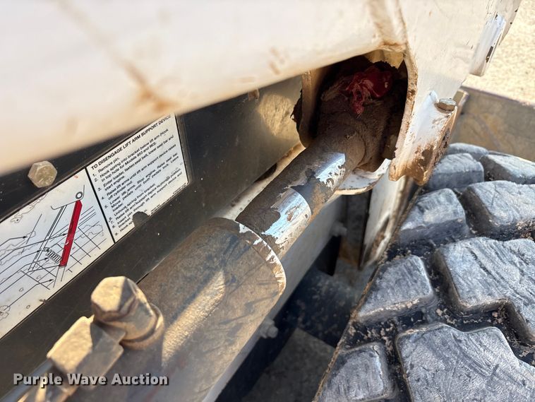 image for item EA7471 2012 Bobcat S630 skid steer loader