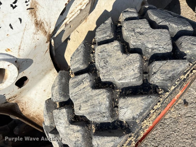 image for item EA7471 2012 Bobcat S630 skid steer loader