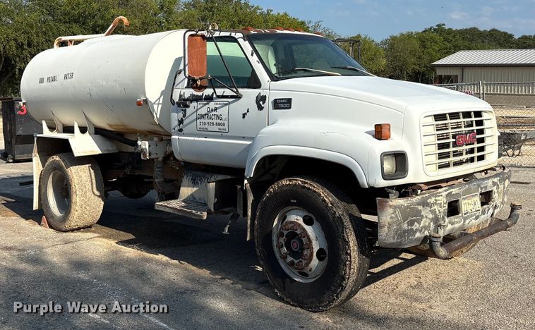 image for item EA7472 1999 GMC 7500 water truck