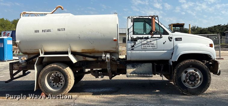 image for item EA7472 1999 GMC 7500 water truck