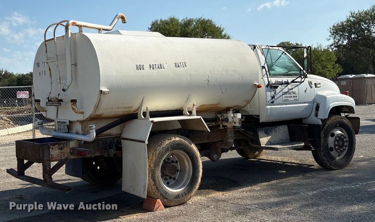 image for item EA7472 1999 GMC 7500 water truck