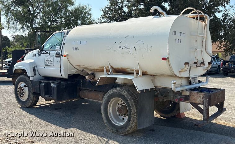 image for item EA7472 1999 GMC 7500 water truck