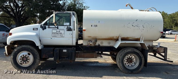 image for item EA7472 1999 GMC 7500 water truck