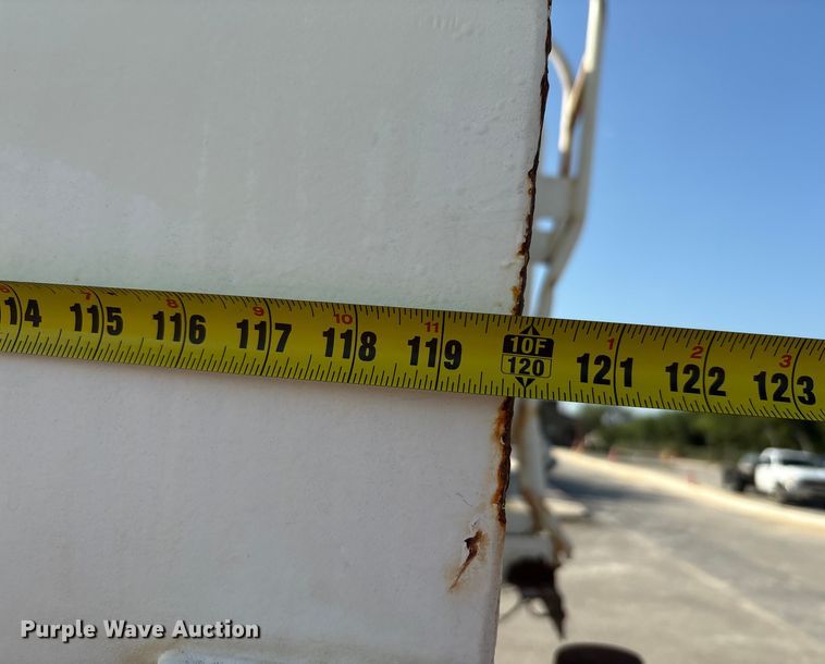 image for item EA7472 1999 GMC 7500 water truck