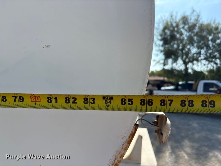 image for item EA7472 1999 GMC 7500 water truck