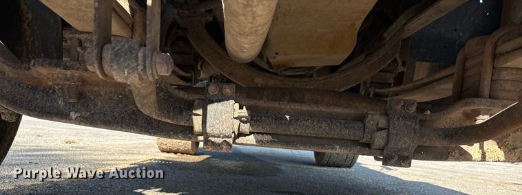 image for item EA7472 1999 GMC 7500 water truck