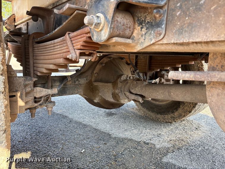 image for item EA7472 1999 GMC 7500 water truck