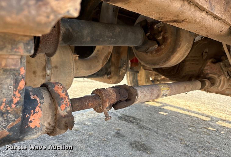 image for item EA7472 1999 GMC 7500 water truck