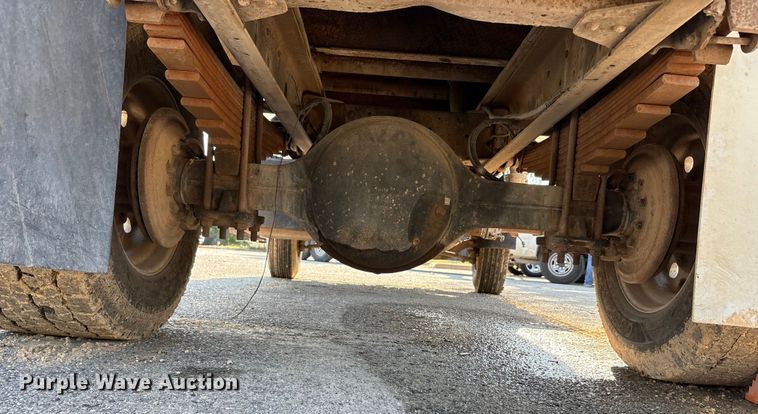 image for item EA7472 1999 GMC 7500 water truck