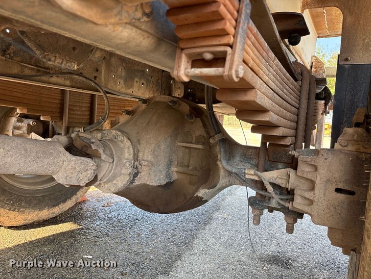 image for item EA7472 1999 GMC 7500 water truck