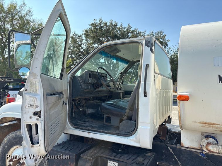 image for item EA7472 1999 GMC 7500 water truck