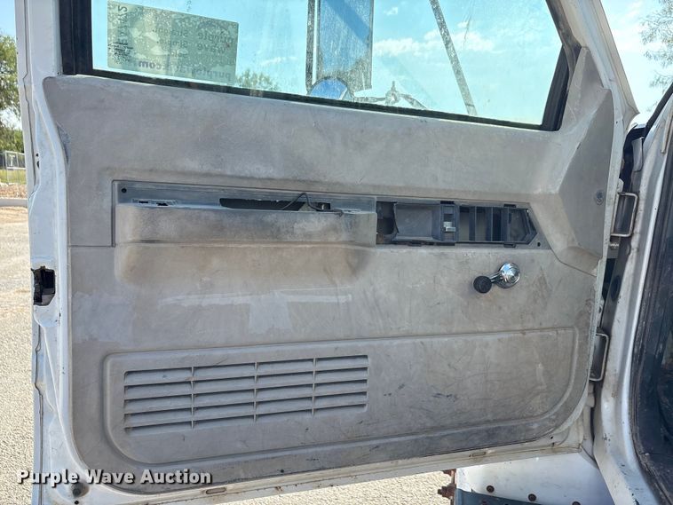 image for item EA7472 1999 GMC 7500 water truck