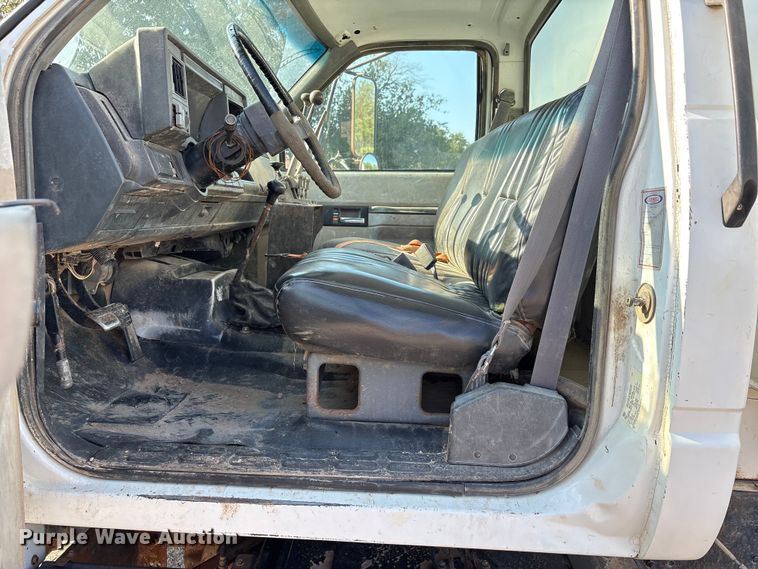 image for item EA7472 1999 GMC 7500 water truck