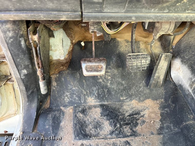 image for item EA7472 1999 GMC 7500 water truck