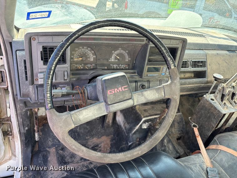 image for item EA7472 1999 GMC 7500 water truck