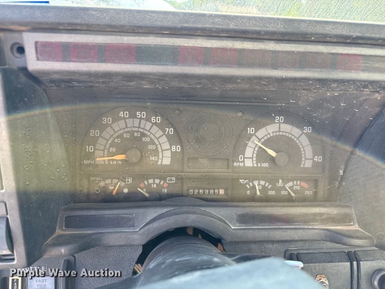 image for item EA7472 1999 GMC 7500 water truck