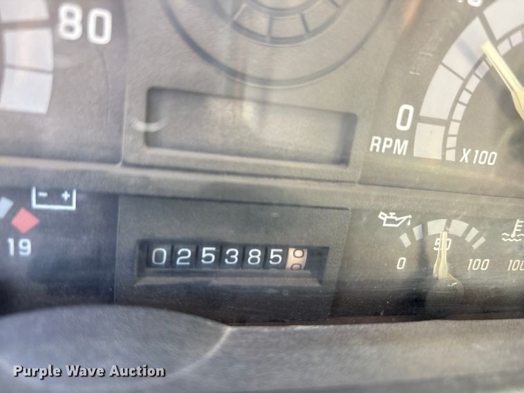 image for item EA7472 1999 GMC 7500 water truck