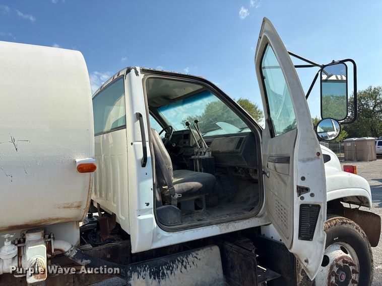 image for item EA7472 1999 GMC 7500 water truck