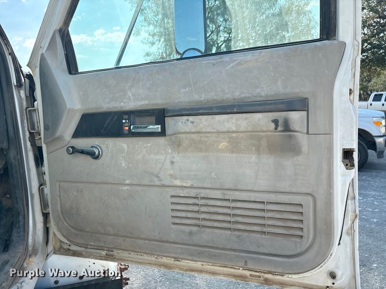 image for item EA7472 1999 GMC 7500 water truck