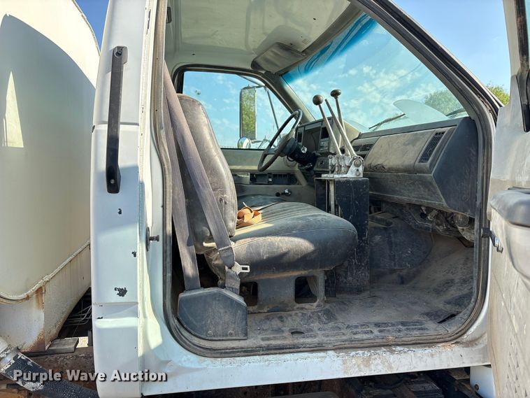 image for item EA7472 1999 GMC 7500 water truck