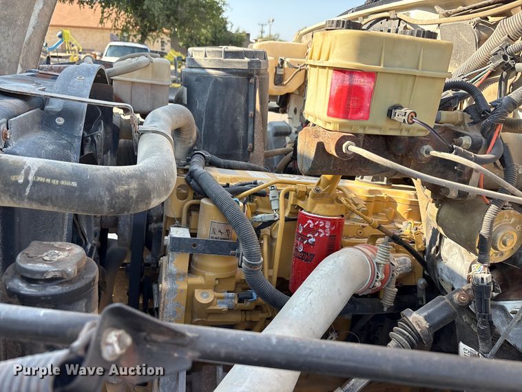 image for item EA7472 1999 GMC 7500 water truck