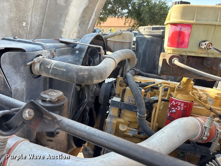 image for item EA7472 1999 GMC 7500 water truck