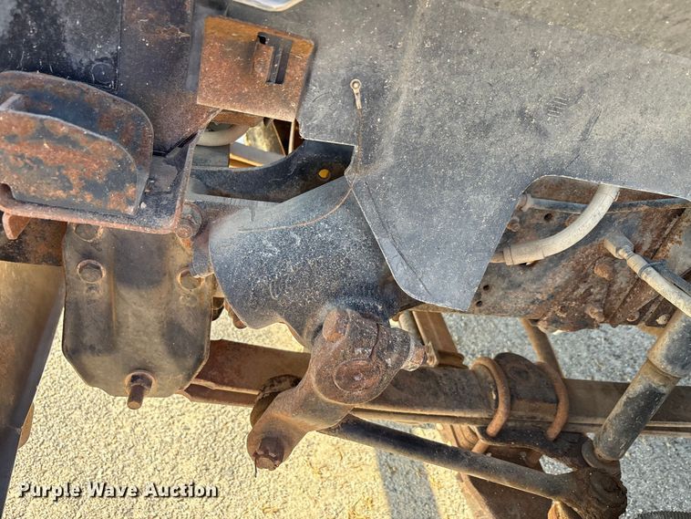 image for item EA7472 1999 GMC 7500 water truck