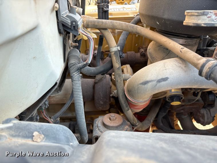 image for item EA7472 1999 GMC 7500 water truck