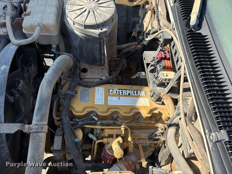 image for item EA7472 1999 GMC 7500 water truck