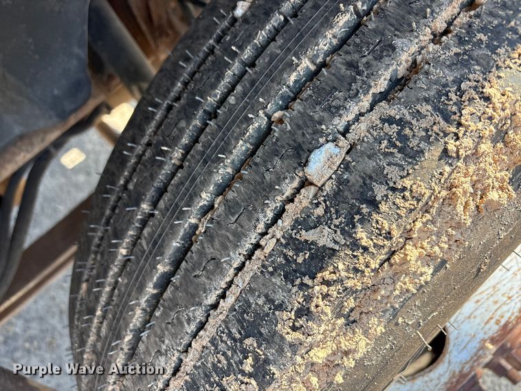 image for item EA7472 1999 GMC 7500 water truck