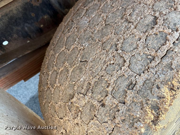 image for item EA7472 1999 GMC 7500 water truck