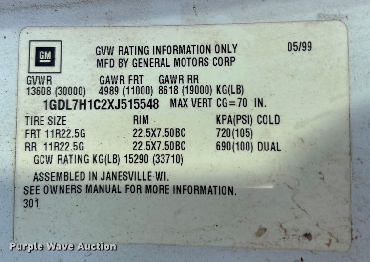 image for item EA7472 1999 GMC 7500 water truck