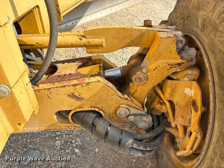 image for item EA7474 2003 John Deere 672CH motor grader