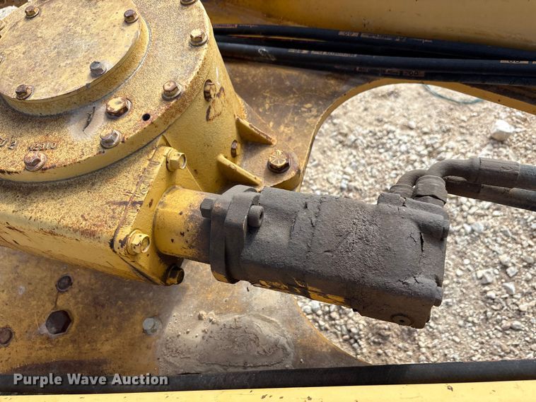 image for item EA7474 2003 John Deere 672CH motor grader