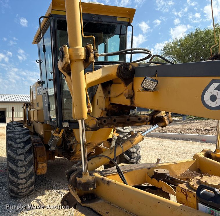 image for item EA7474 2003 John Deere 672CH motor grader