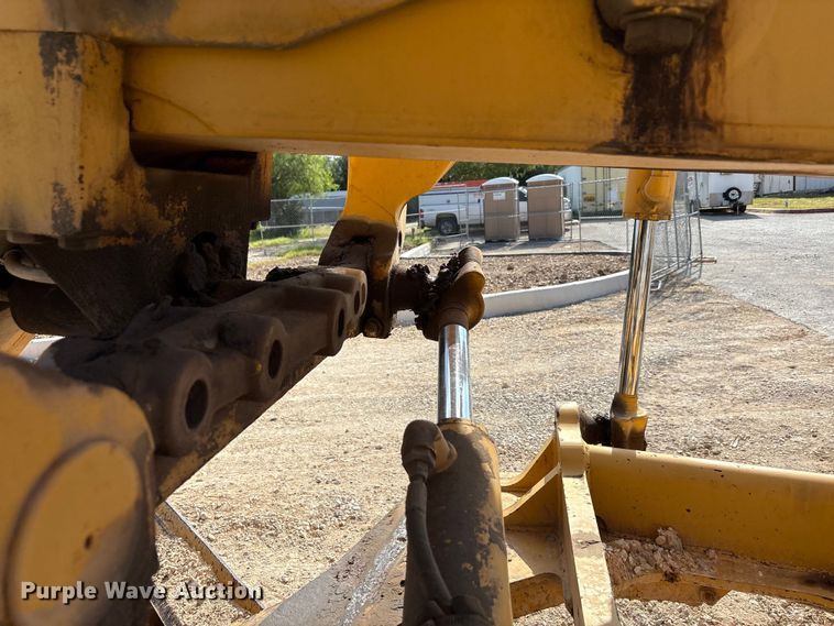 image for item EA7474 2003 John Deere 672CH motor grader