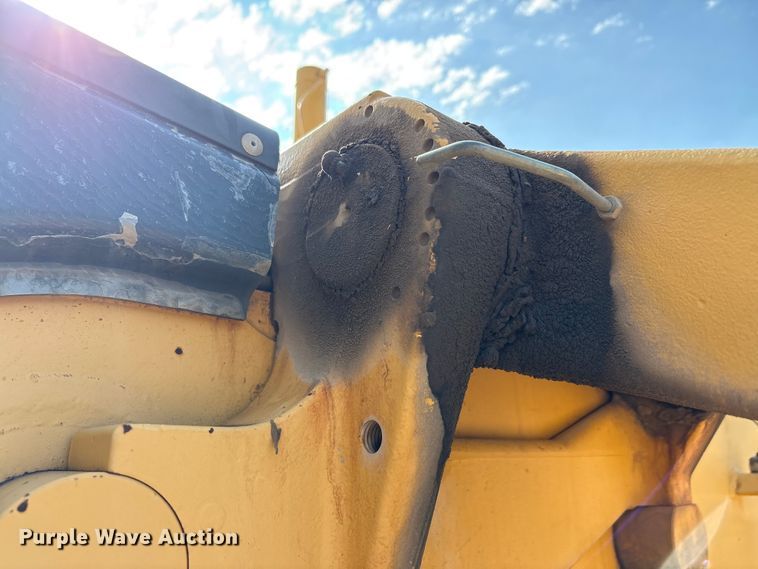 image for item EA7474 2003 John Deere 672CH motor grader