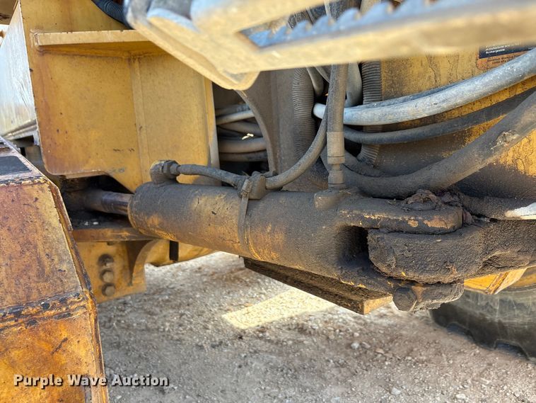 image for item EA7474 2003 John Deere 672CH motor grader