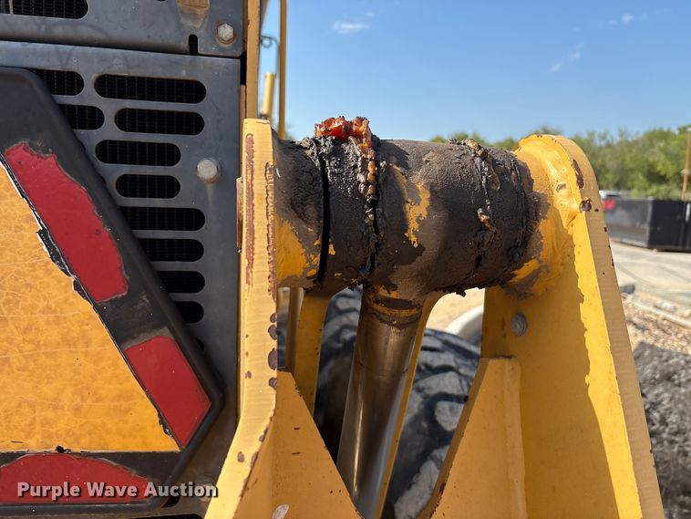 image for item EA7474 2003 John Deere 672CH motor grader